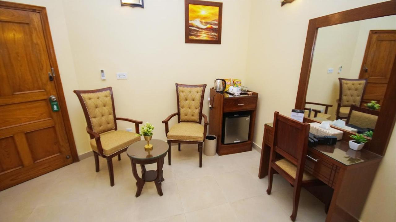 World Inn Hotel Karachi Exteriör bild