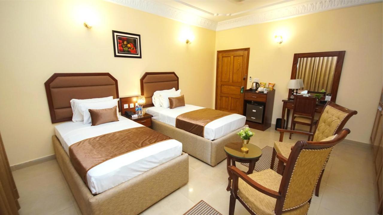 World Inn Hotel Karachi Exteriör bild