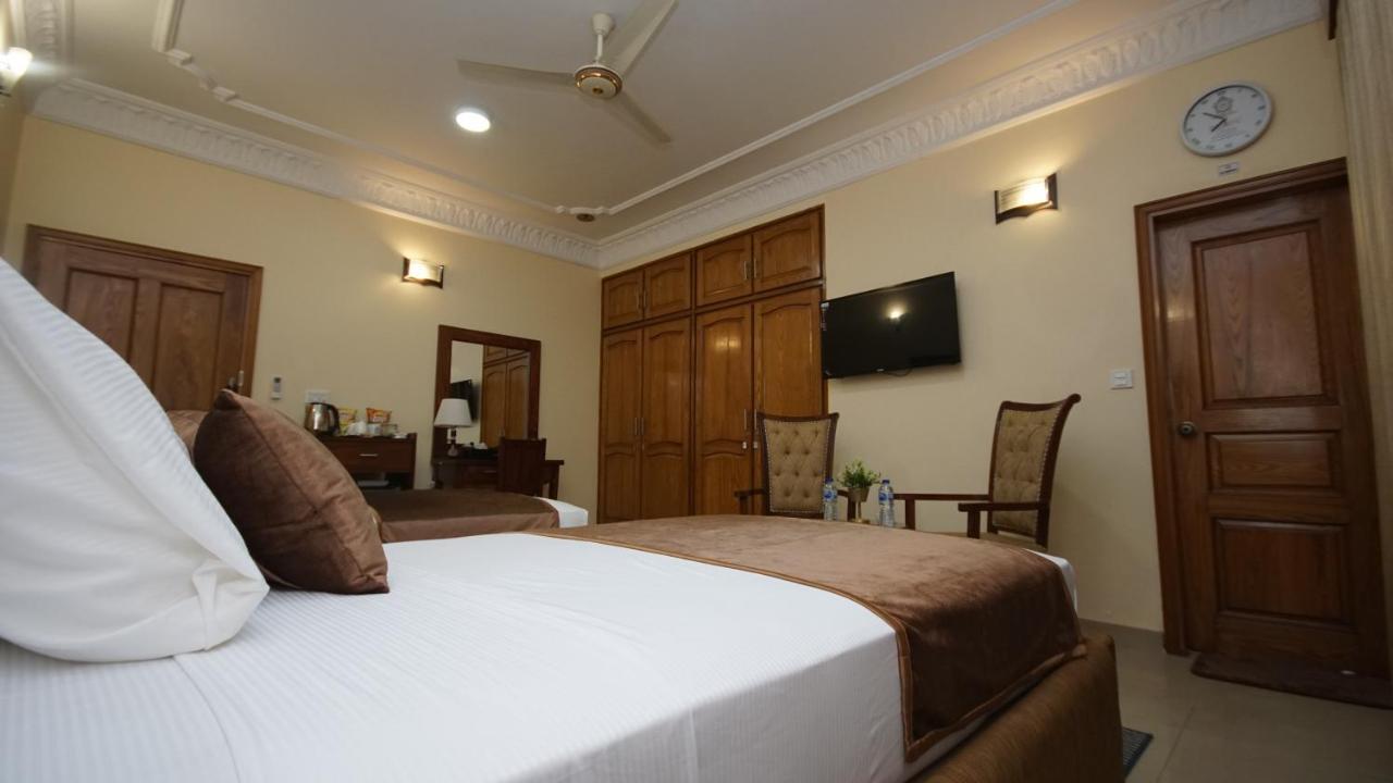 World Inn Hotel Karachi Exteriör bild