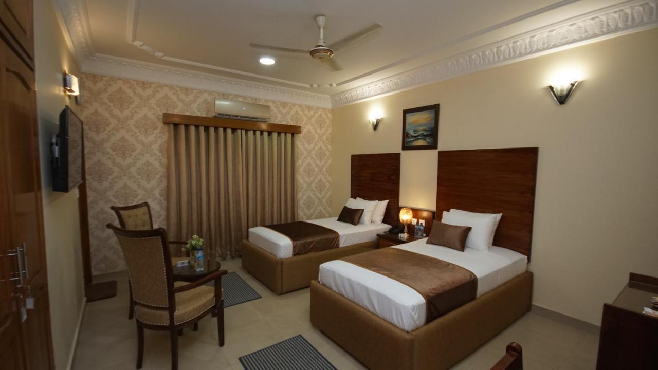 World Inn Hotel Karachi Exteriör bild