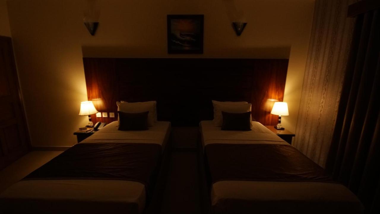 World Inn Hotel Karachi Exteriör bild