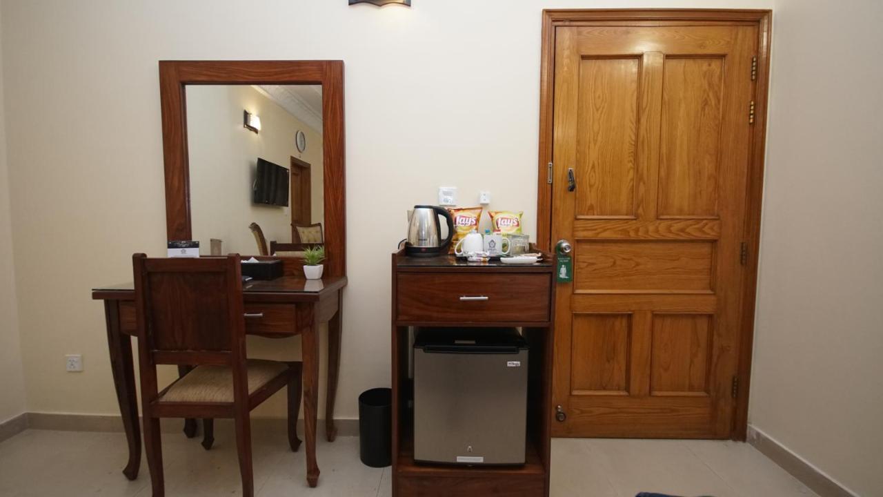 World Inn Hotel Karachi Exteriör bild