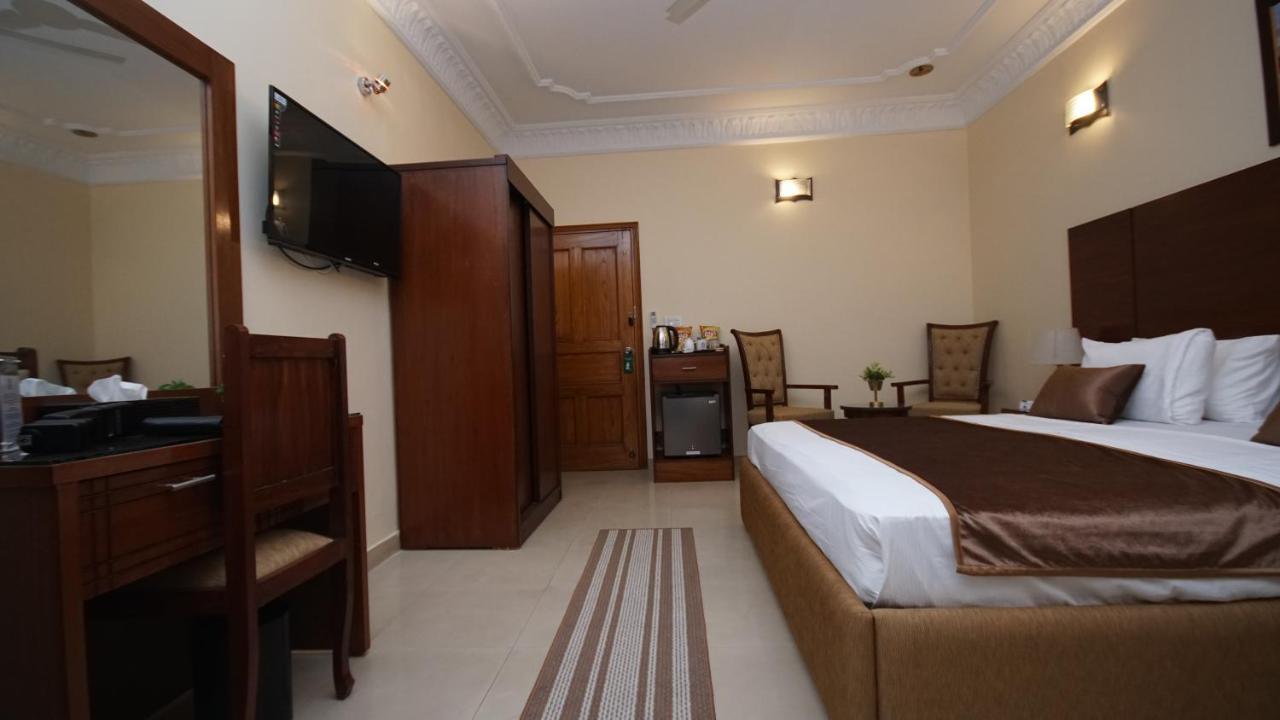 World Inn Hotel Karachi Exteriör bild