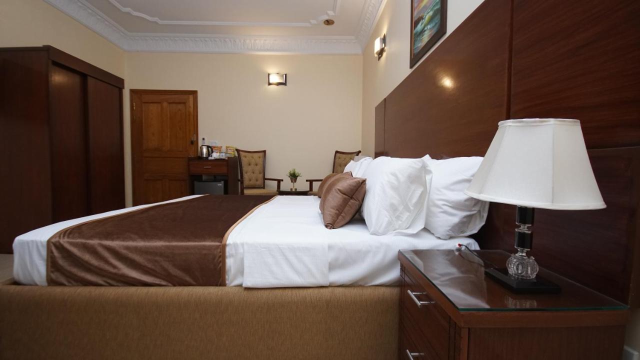 World Inn Hotel Karachi Exteriör bild