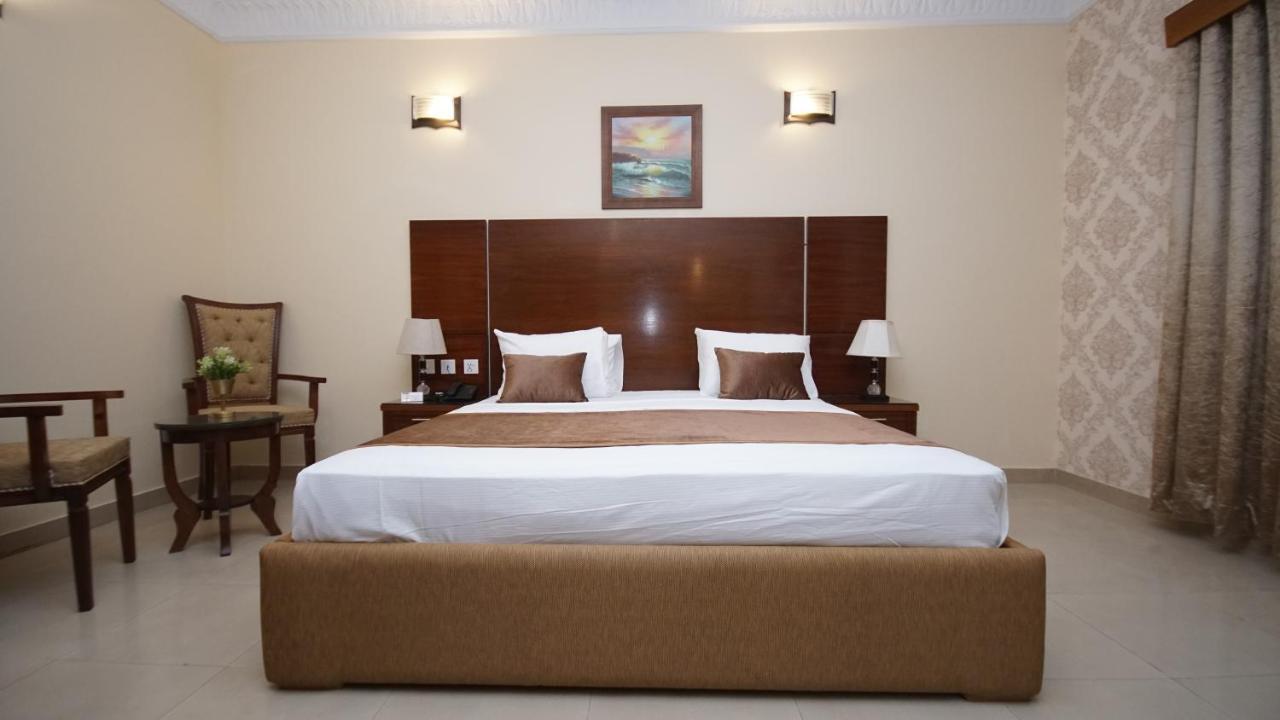 World Inn Hotel Karachi Exteriör bild
