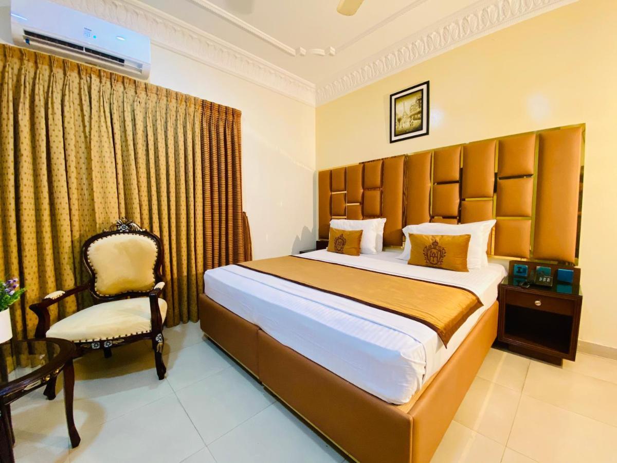 World Inn Hotel Karachi Exteriör bild